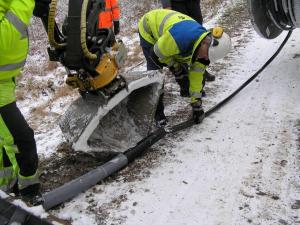 Kabel in i slangen